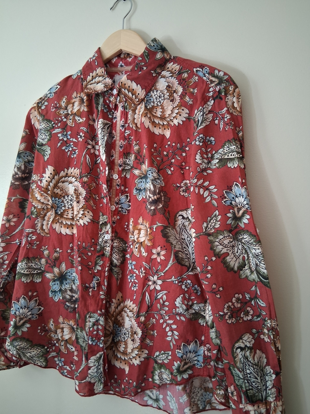 Cino Floral Button-Up Blouse in Rust Red (Size Small) - Picture 2 of 4